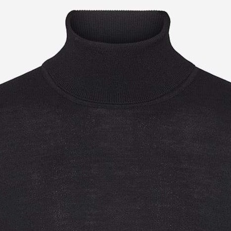 BLACK MERINO TURTLENECK